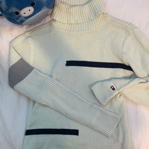 slim fit tommy hilfigure turtleneck!